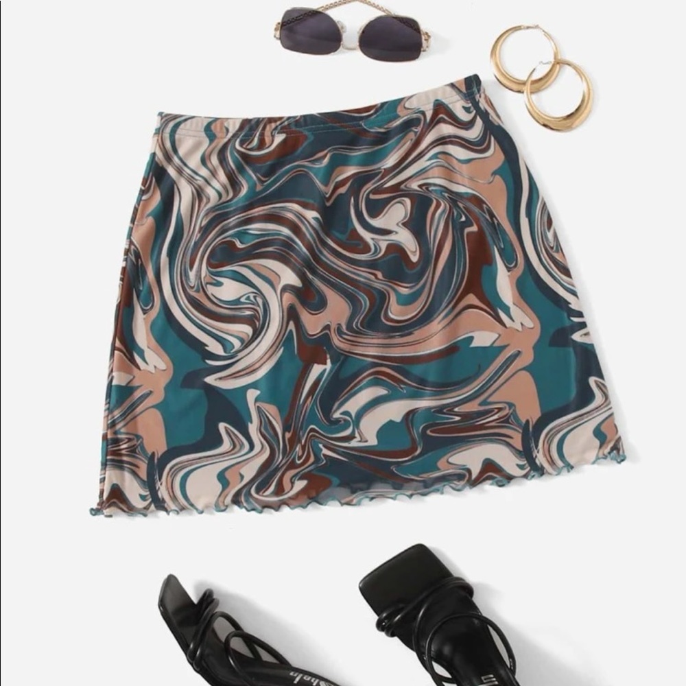 #18 NWOT | Marble Print Lettuce Trim Skirt